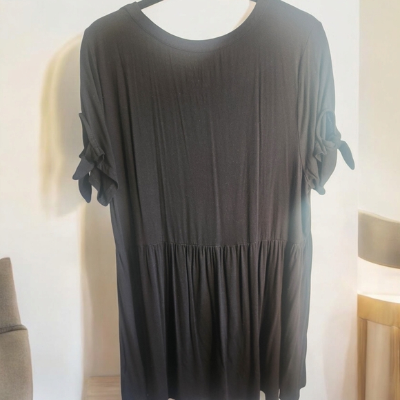 Torrid Cute Black Tunic Style Super Soft Fall Size 2 Top with Tie Sleeves - Picture 3 of 3